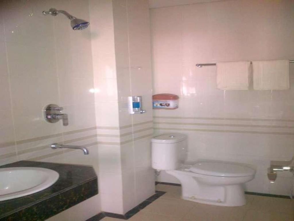 Erin Int Hotel Makassar Luaran gambar